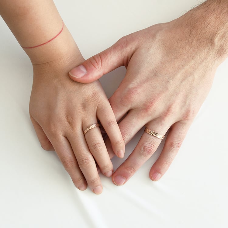 Svadobné obrúčky s ručne rytým povrchom Abbey 118347