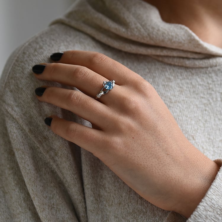 Zlatý claddagh prsteň s topazom 58346