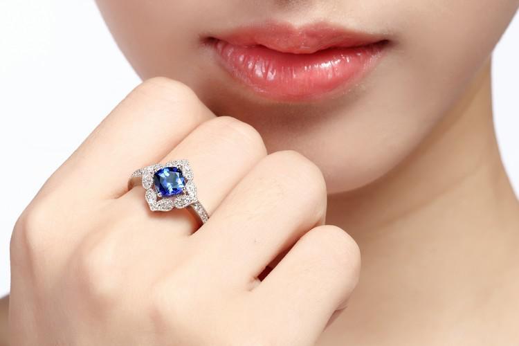 Zlatý tanzanitový prsten 5018