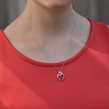 Prívesok matka a dieťa s diopsidom a diamantom Heli