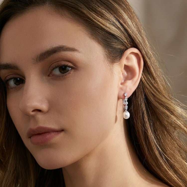 Strieborné jednoduché visiace náušnice s perlou a zirkóny Vanda 166310