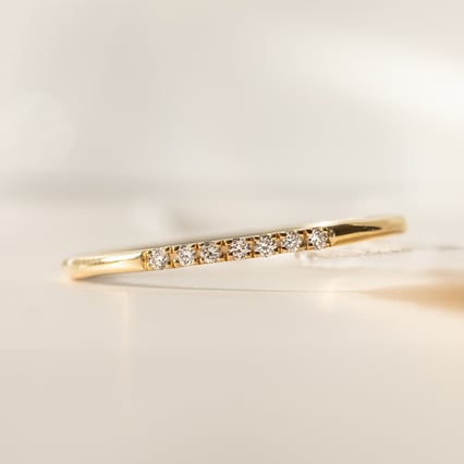 Prsteň s radom diamantov Persis