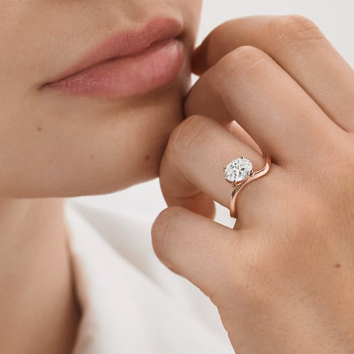 Zásnubný prsteň s oval lab-grown diamantom Carrie