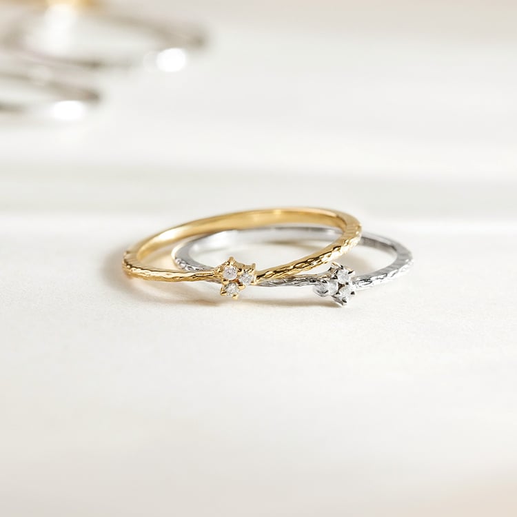 Strieborný diamantový prsteň s tepaným povrchom Milan 157778