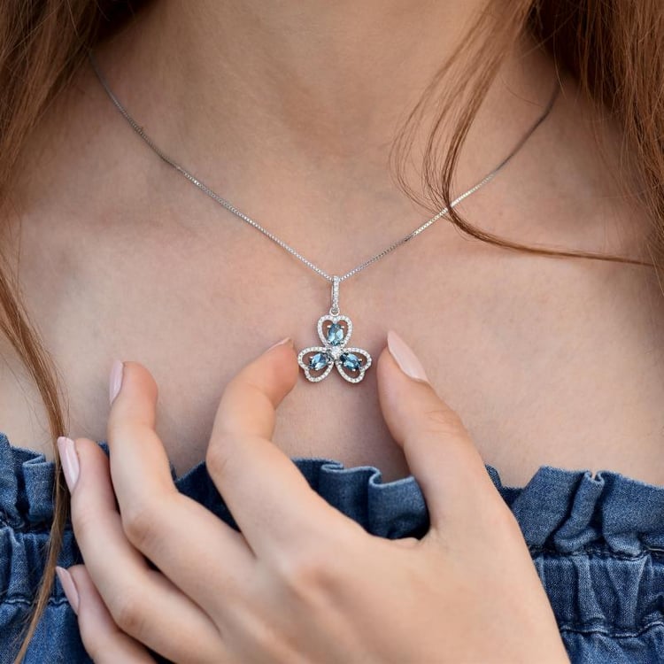 Strieborný trojlístok s topásmi Margeti 14362