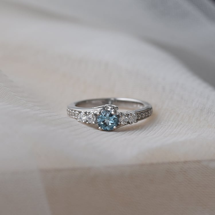 Strieborný prsteň s londýnskym topazom 65546