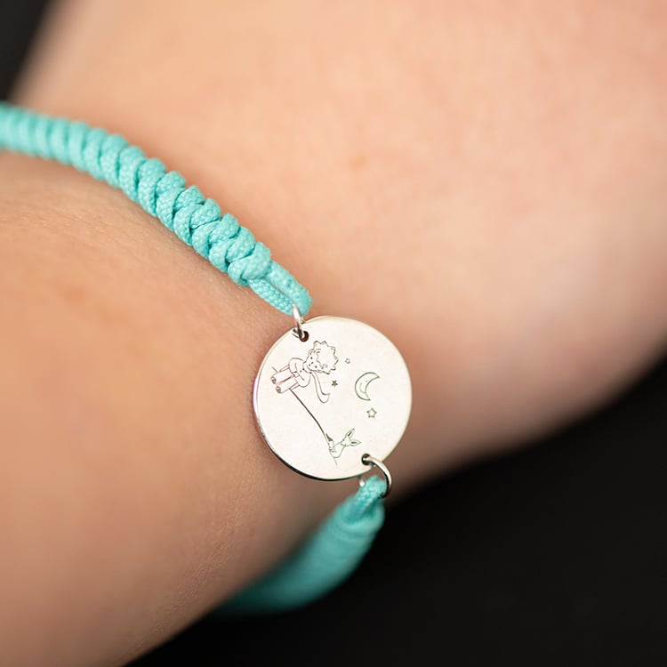 Strieborný šnúrkový náramok Malý princ s líškou a gravírom 157212