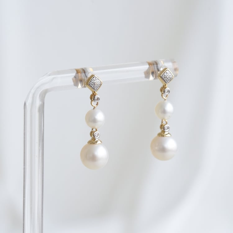 Visiace perlové náušnice s diamantmi zo zlata 86918