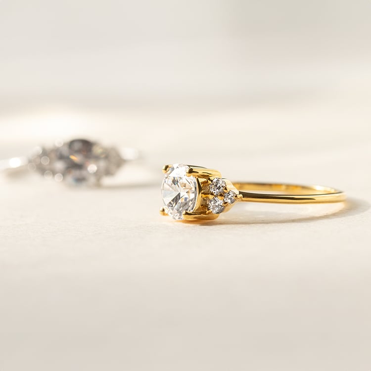 Zásnubný prsteň s moissanitom a lab-grown diamantmi Agathe 139486