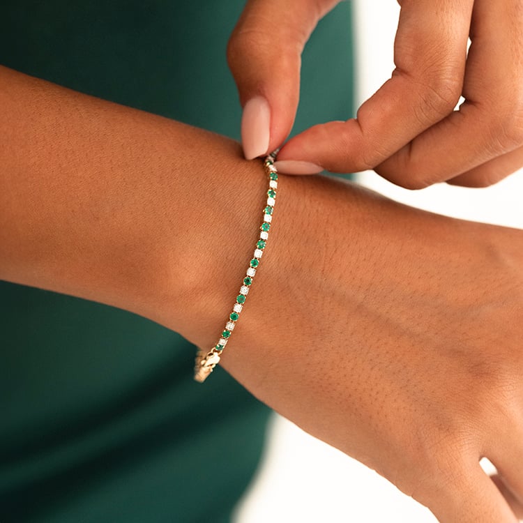 Tenisový náramok so smaragdmi a diamantmi Kendrick 143870