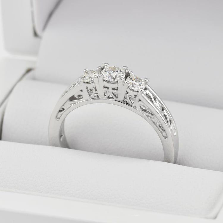 Prsteň s diamantmi 66064