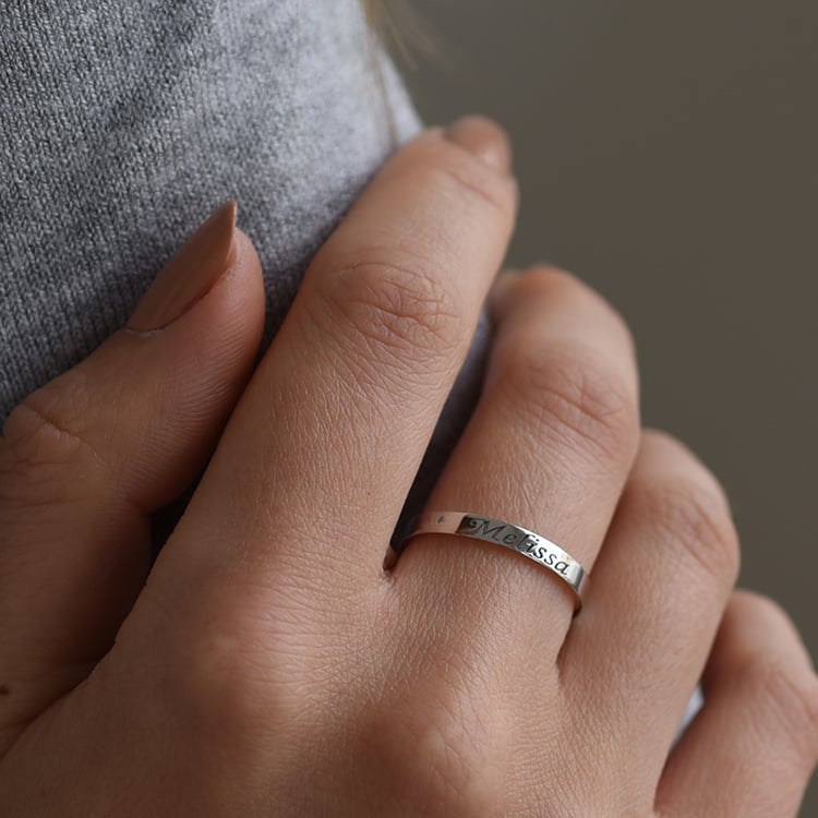 Zlatý prsteň s diamantom a gravírom vašej voľby 65580