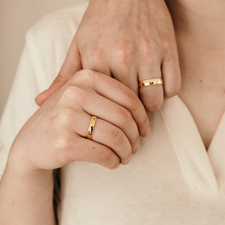 Zlaté svadobné obrúčky so zdobenými okrajmi Marsh 120131