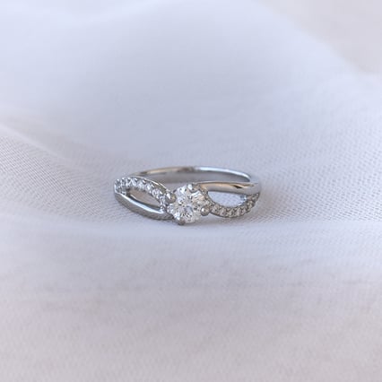 Zásnubný prsteň s diamantmi Laly