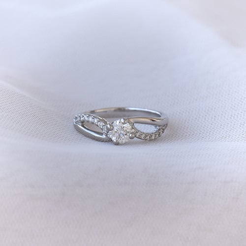 Zásnubný prsteň s diamantmi Laly