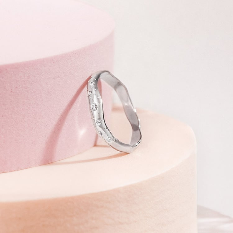 Nepravidelné zlaté svadobné obrúčky s diamantmi Parnell 153255