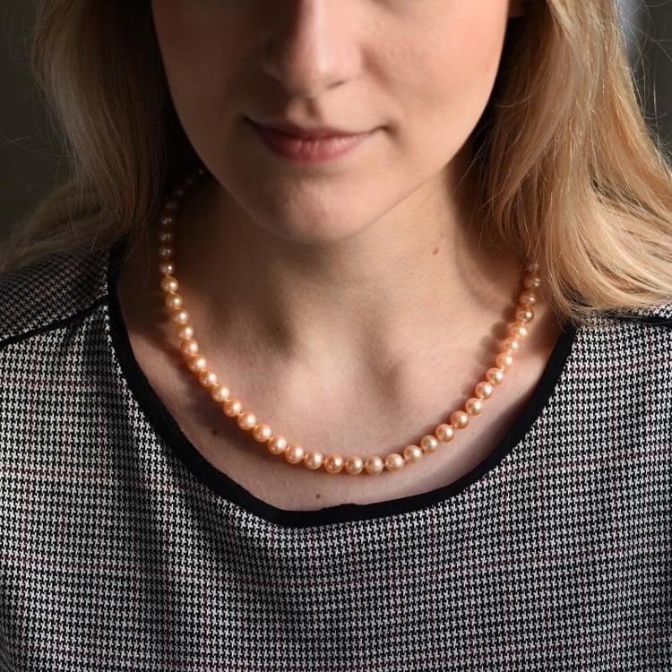 Strieborný náhrdelník s broskyňovými perlami 50696