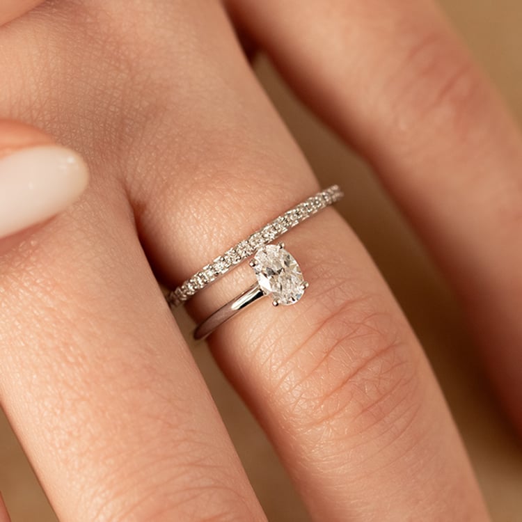 Atypický zásnubný prsteň s lab-grown diamantmi Ever 137621