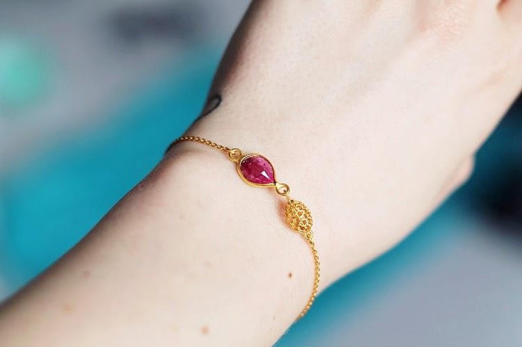 Rubínový náramok 9437