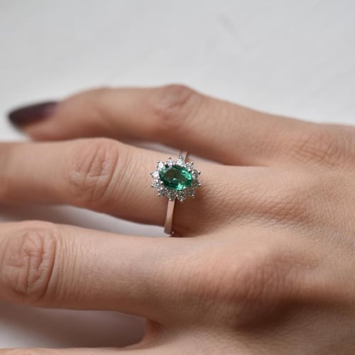 Zásnubný prsteň so smaragdom a diamantmi Yunisa