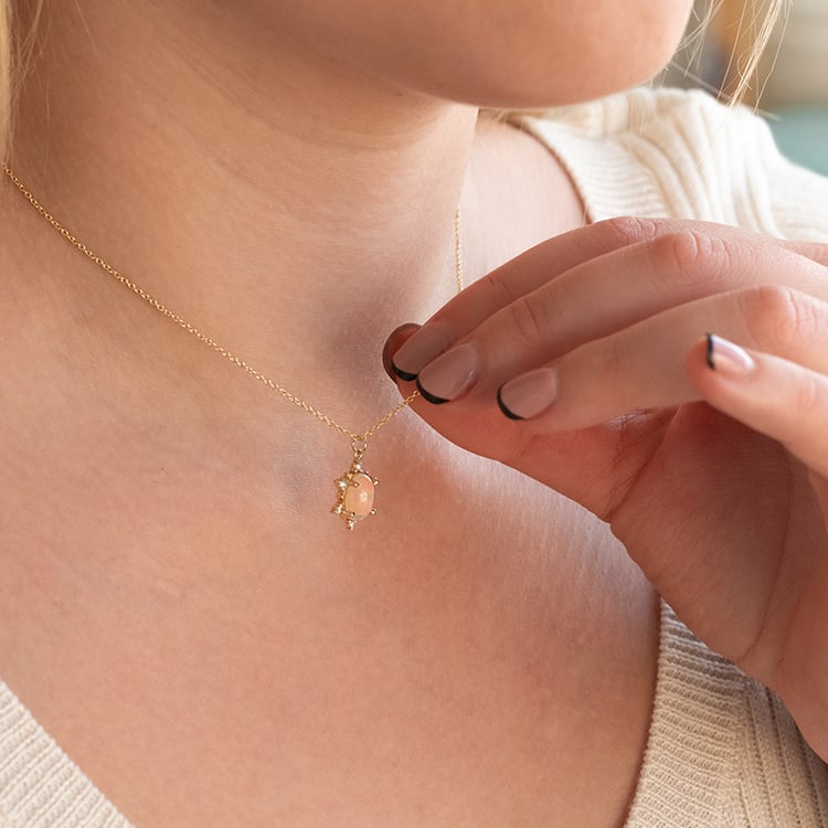 Prívesok s oválnym opálom a diamantmi Aura 135650