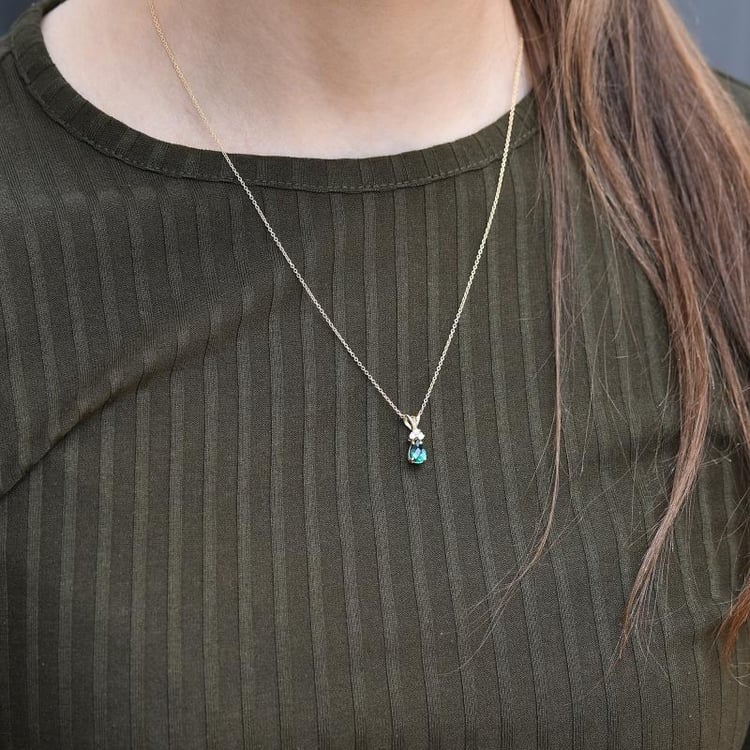 Náhrdelník s pear smaragdom 43670