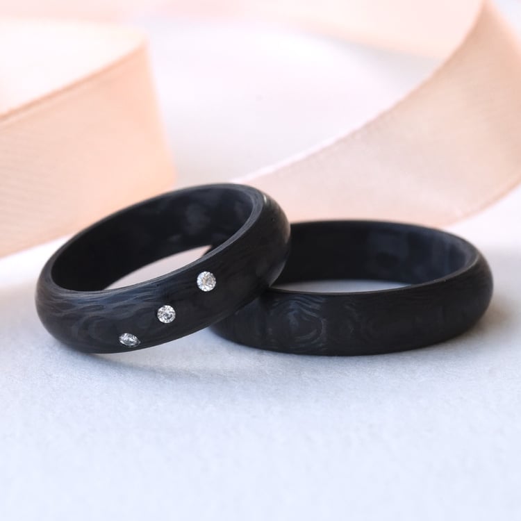 Snubné prsteny z karbonu s diamantmi 77709