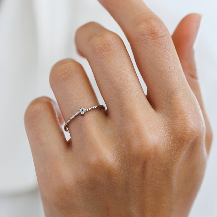 Strieborný diamantový prsteň s tepaným povrchom Milan 157786