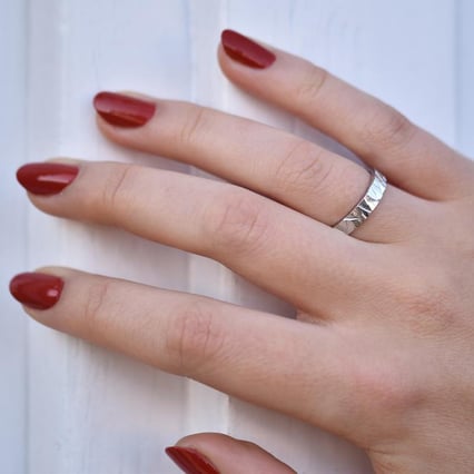 Svadobné obrúčky zo zlata s reliéfom Jaron