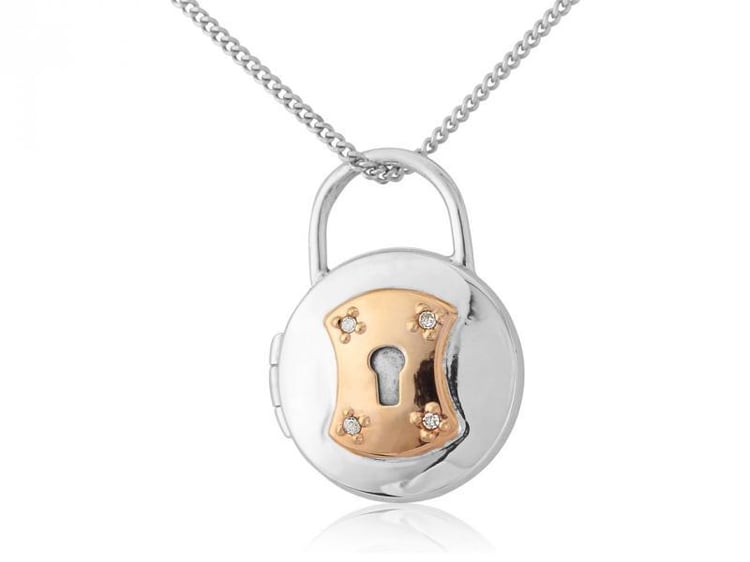 Tajomstvo v štýlovom náhrdelníku Onoria