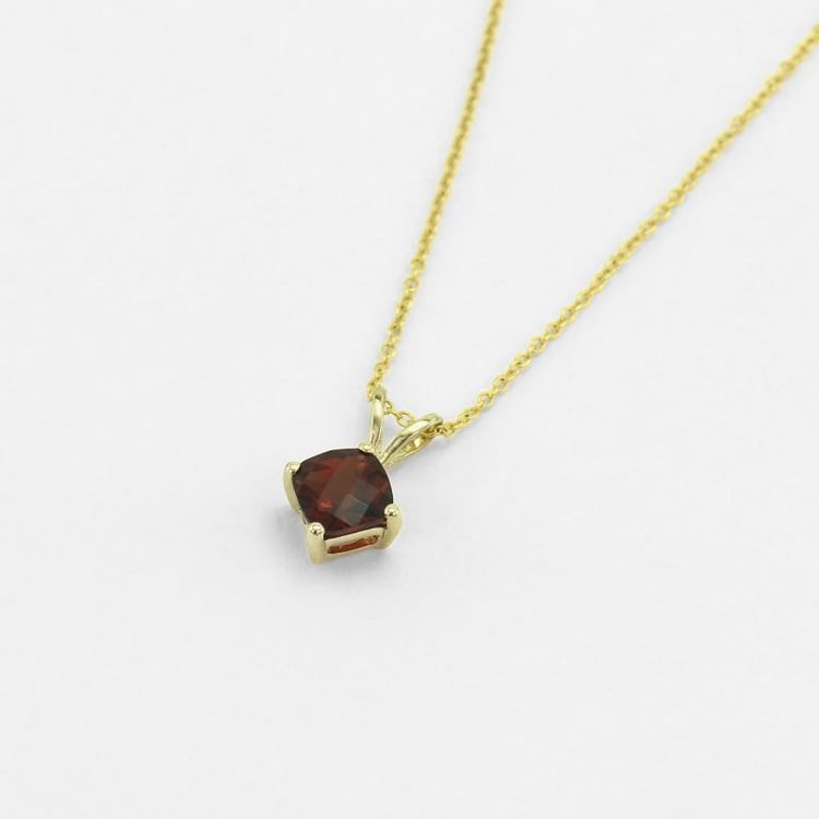 Náhrdleník s granátom 32135