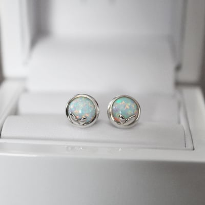 Napichovacie náušnice s opálmi