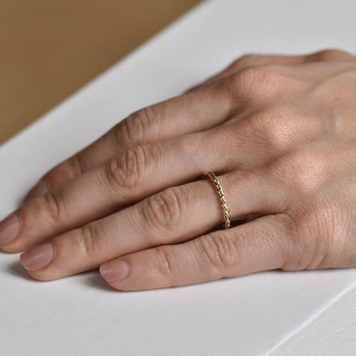 Minimalistický prepletený prsteň zo zlata Arwa