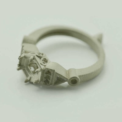 Odliatok prsteňa ešte pred leštením