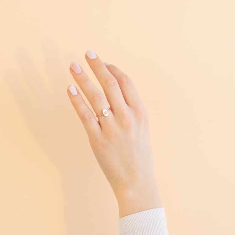 Oválny prsteň s gravírom kvetiny Jodi 101088