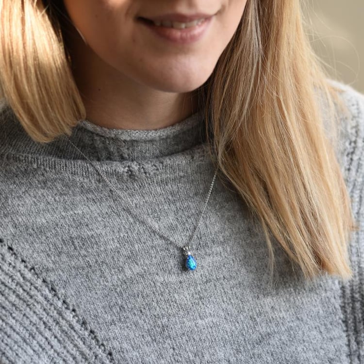 Zlatý prívesok s modrým opálom a diamantom 51089