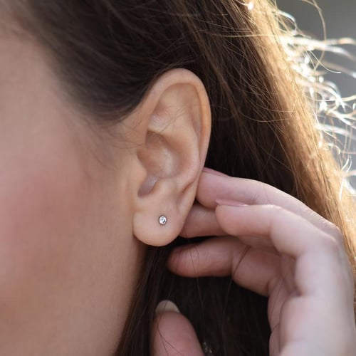 Minimalistické bezel náušnice s diamantmi Viosa
