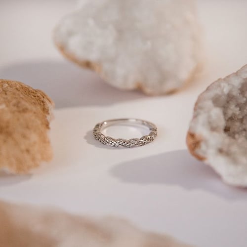 Prepletaný eternity prsteň s lab-grown diamantmi Cian
