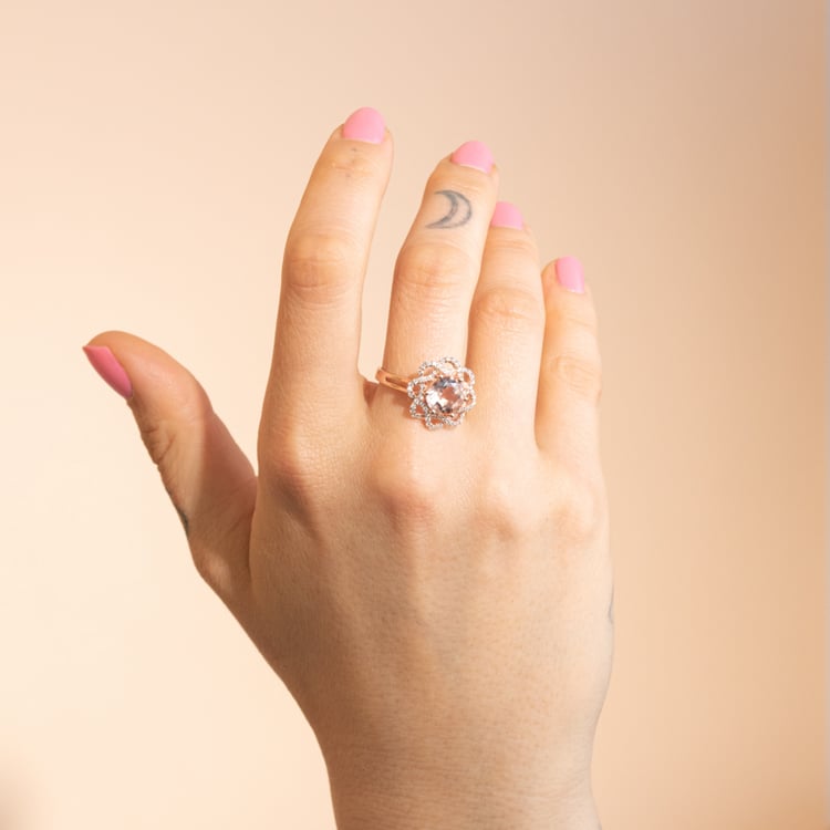 Zlatý prsteň s morganitom a diamantmi Barbarella 102102