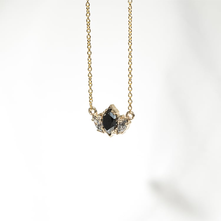 Náhrdelník s marquise salt and pepper diamantmi Everline 127110