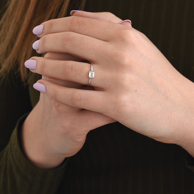 Zlatý zásnubný diamantový prsteň 100357