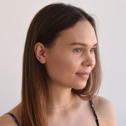 Zlaté náušnice v tvare srdca s diamantmi Isabella