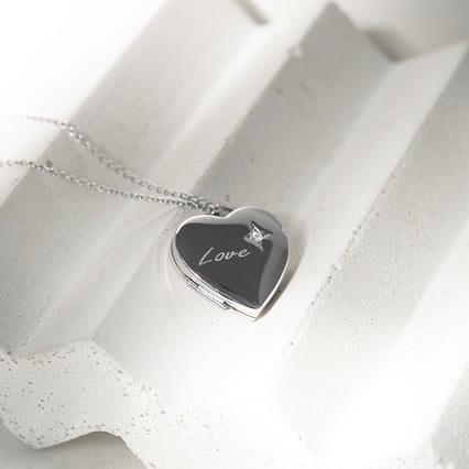 Srdiečkový medailón zo striebra s diamantom Lolie