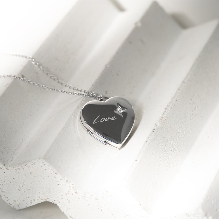 Srdiečkový medailón zo striebra s diamantom 130431