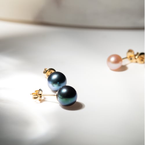Elegantné náušnice s 8 mm čiernymi perlami Enye