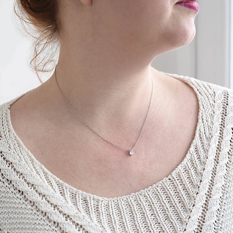 Zlatý náhrdelník s mesačným kameňom 94012