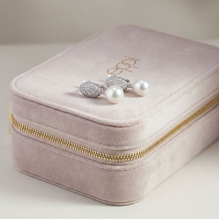 Strieborné minimalistické visiace náušnice s perlou a zirkóny Manu 166318