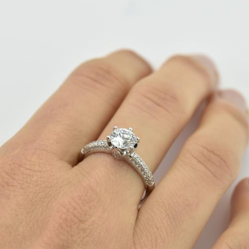Zásnubný zlatý prsteň s diamantmi Lineas