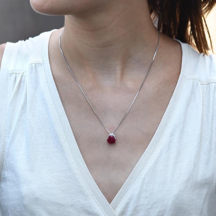 Náhrdelník zo striebra s rubínom Delyla 8323