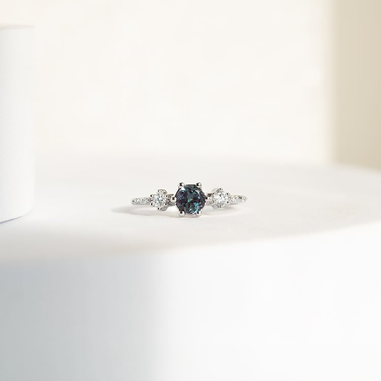 Zásnubný prsteň s lab-grown alexandritom a diamantmi Willa 146052